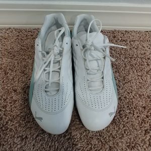Puma tennis shoes. 8.5